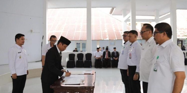 Pimpinan OPD Kotamobagu Teken Perjanjian Kinerja di Hadapan Wali Kota dan Wakil Wali Kota
