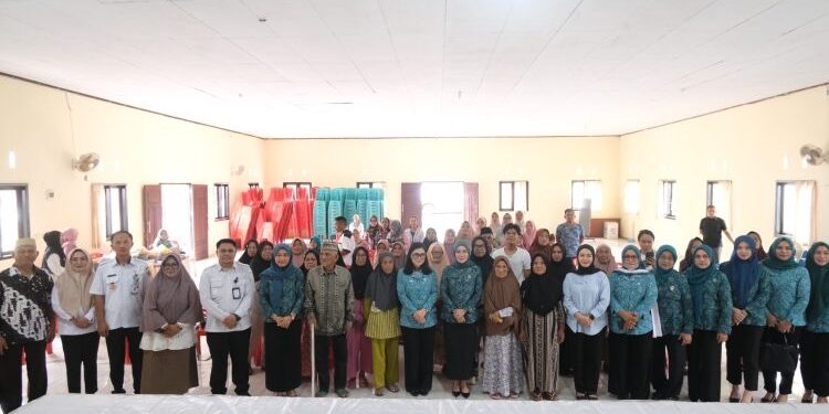 TPPKK Kotamobagu Salurkan Bantuan Sembako Kepada Masyarakat Yang Membutuhkan