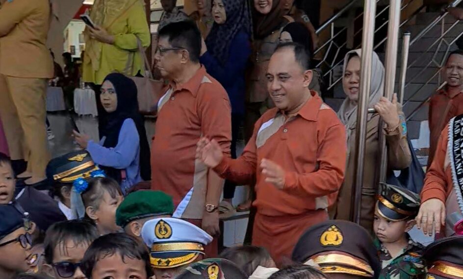 Bupati Bolmong Yusra Alhabsyi Melepas Dengan Resmi Pawai Gebyar PAUD 2026
