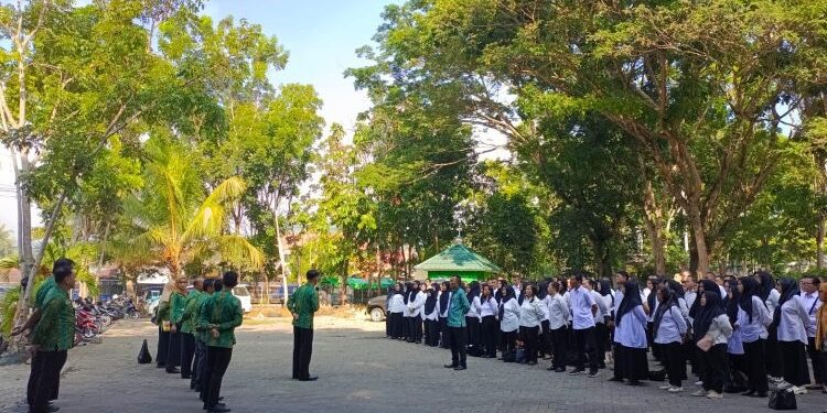 Disiplin dan Loyalitas dalam Satu Barisan: Evaluasi Kinerja Aparatur Berlanjut di Kecamatan Kotamobagu Barat