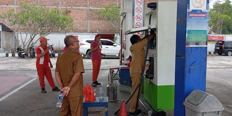 Disdag Kotamobagu Lakukan Tera Ulang SPBU Moyag, Pastikan Takaran BBM Sesuai Standar