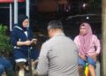 Ketua TP PKK Bolmong Kalsum Alhabsy Hingga Malam Hari Terus Salurkan Bantuan Makanan Siap Saji Bagi Warga Terdampak Banjir