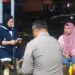 Ketua TP PKK Bolmong Kalsum Alhabsy Hingga Malam Hari Terus Salurkan Bantuan Makanan Siap Saji Bagi Warga Terdampak Banjir