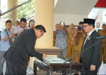 Wabup Dony Lumenta Lantik PLT Kapus Dan PLT Sekcam,Bupati Yusra: Tenaga Kesehatan Harus Profesional Dan Sabar