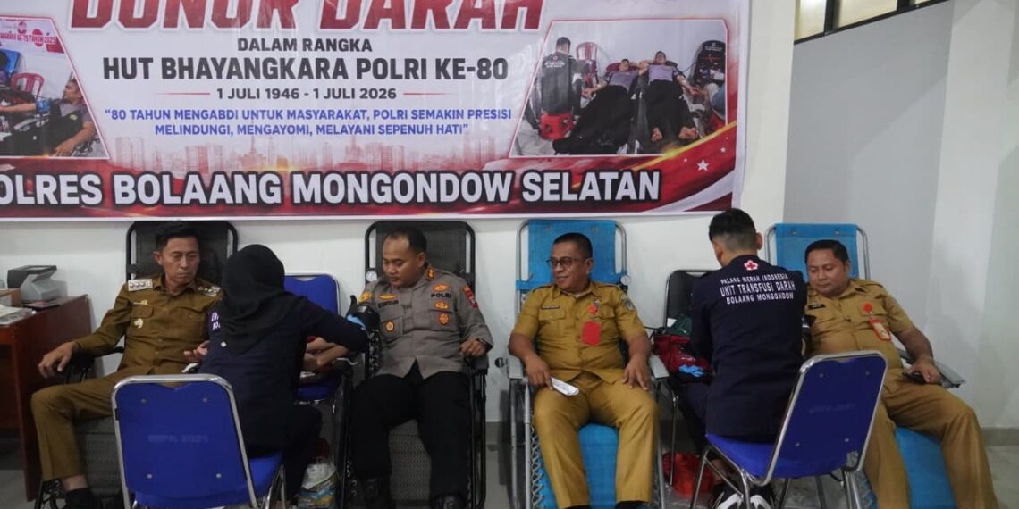 Polres Bolsel Gelar Donor Darah Sambut HUT Bhayangkara ke-80, Bupati Iskandar Kamaru Turut Berpartisipasi