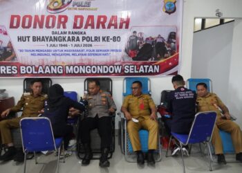 Polres Bolsel Gelar Donor Darah Sambut HUT Bhayangkara ke-80, Bupati Iskandar Kamaru Turut Berpartisipasi