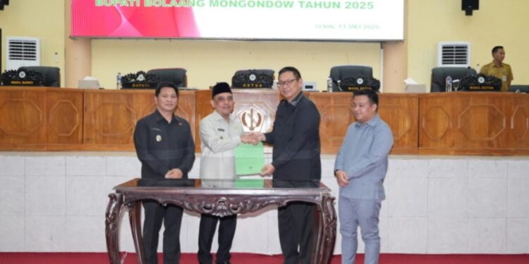 DPRD Bolmong Serahkan Rekomendasi Pansus LKPJ 2025 Kepada Bupati