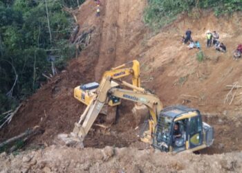 Pemkab Bolmong Turunkan Tim BPBD Bersama Basarnas Di Bantu TNI Polri Lakukan Pencarian Dan Evakuasi Korban Longsor Patung Bolingongot