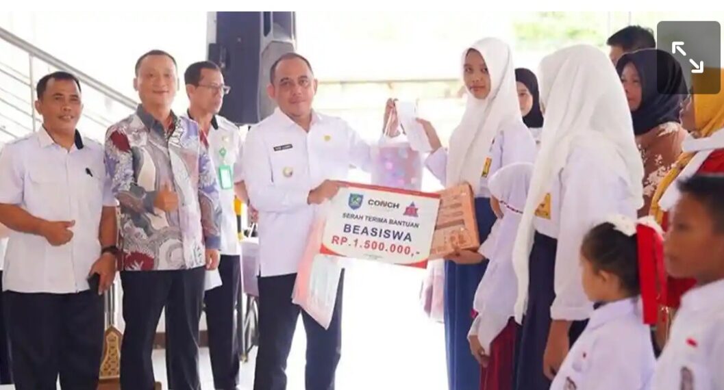 Pemkab Bolaang Mongondow Sulut Serahkan Bantuan Beasiswa Pendidikan bagi 30 Siswa Berprestasi