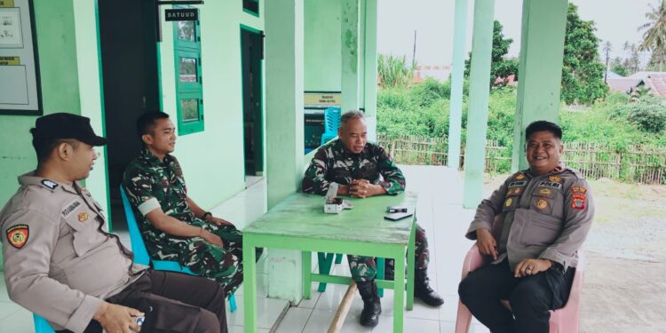 Kapolsek Posigadan Perkuat Sinergitas dengan Koramil 1303-17 melalui Silaturahmi