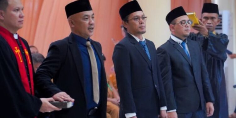Direksi Perumda Tirta Bukaka dan Perumda Gadasera Resmi Di Lantik Bupati Yusra Alhabsy