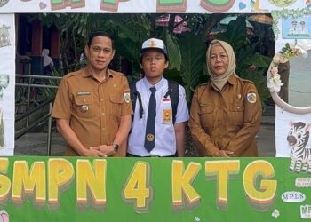 Beri Teladan Dukung Gerakan Ayah Mengantar Anak, Wali Kota Kotamobagu Antar Putra ke Sekolah