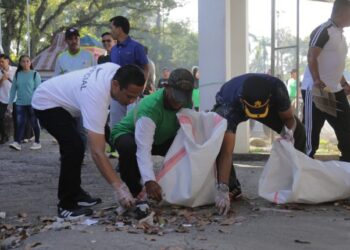 Respons Instruksi Presiden, Wali Kota Weny Gaib Pimpin Kerja Bakti Massal