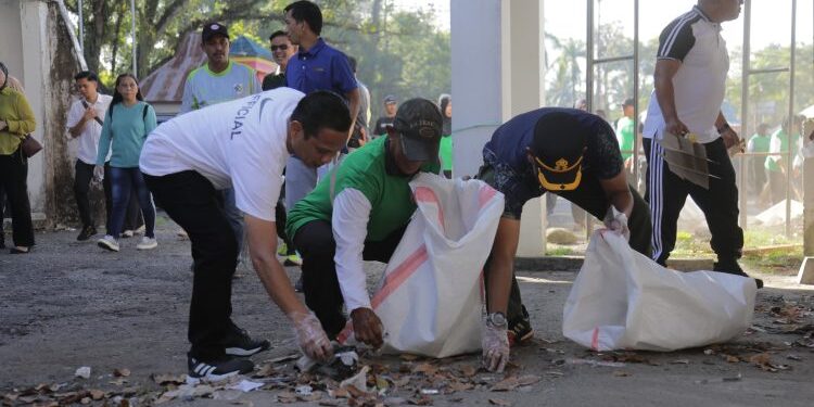 Respons Instruksi Presiden, Wali Kota Weny Gaib Pimpin Kerja Bakti Massal