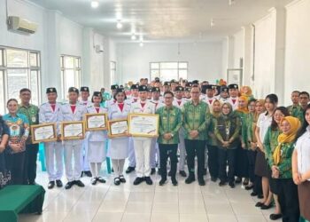 Pemkot Kotamobagu Berikan Penghargaan ke Paskibraka Berprestasi