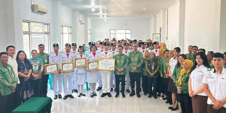 Pemkot Kotamobagu Berikan Penghargaan ke Paskibraka Berprestasi