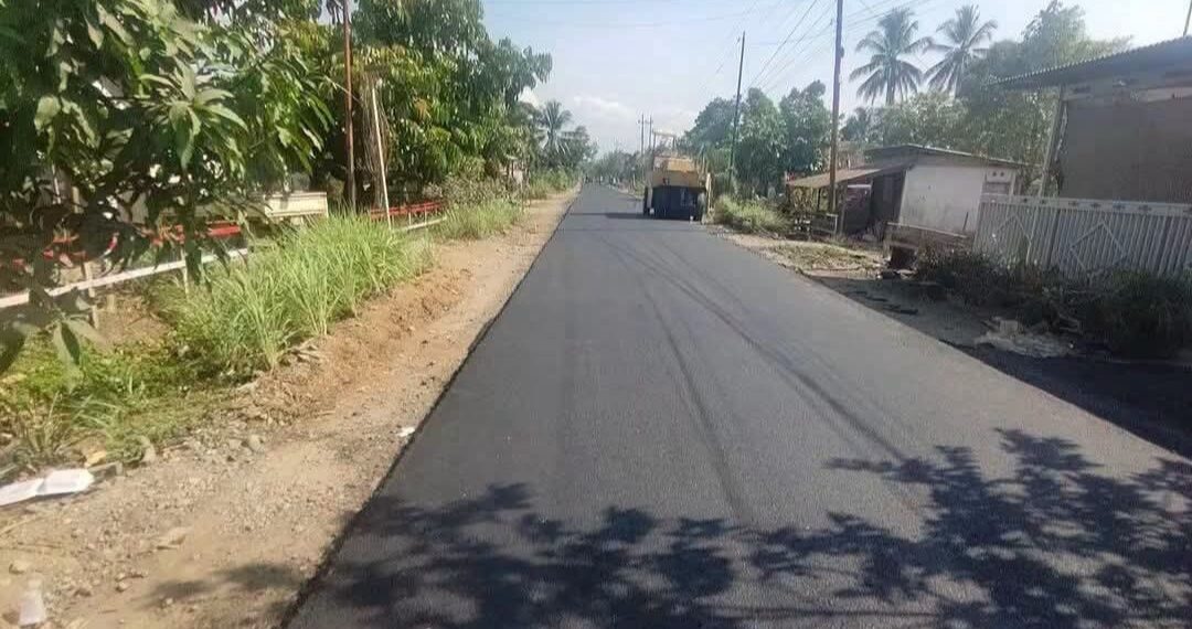 Yusra-Dony Tunjukan Komitmennya Setelah 30 Tahun Akhirnya Jalan Utama Tungoi Menuju Mopait di Aspal Hot