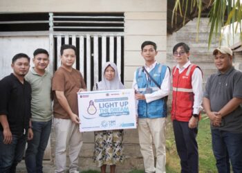 PWI Bolsel dan PLN ULP Molibagu Kolaborasi Salurkan Bantuan Meteran Listrik Gratis bagi Warga Kurang Mampu